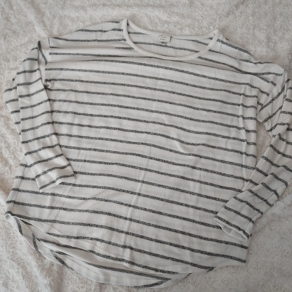 A New Day White & Gray rayon blend striped lightweight top XL Boxy Relaxed Comfy